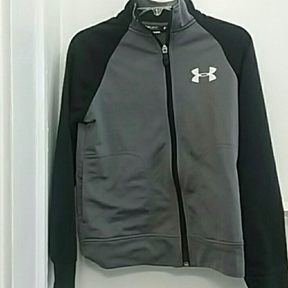Under Armour black and gunmetal loose warm up YSM